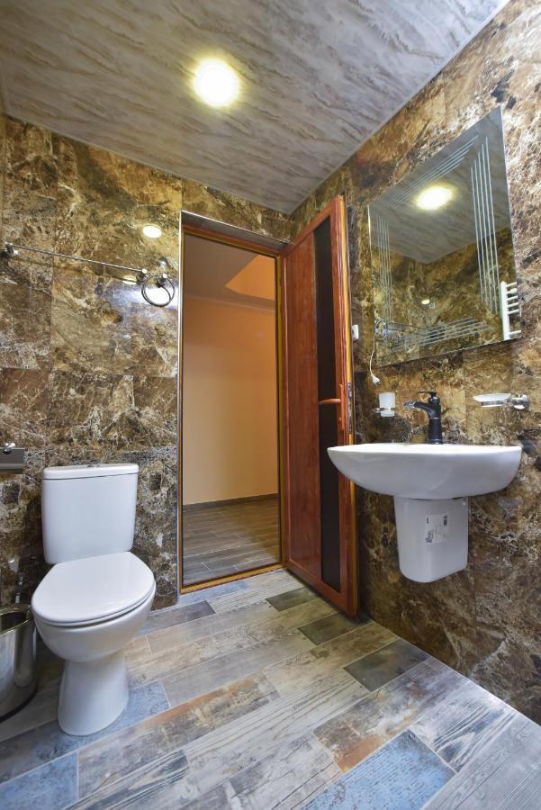 Altunyan Hotel Erywań Zewnętrze zdjęcie