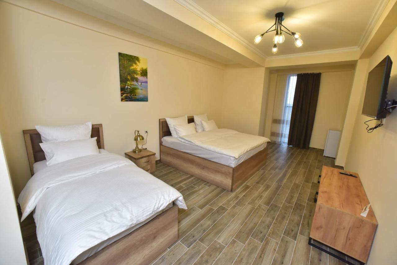 Altunyan Hotel Erywań Zewnętrze zdjęcie