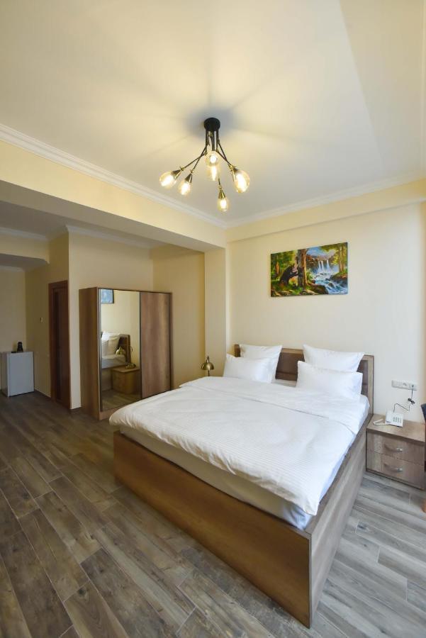 Altunyan Hotel Erywań Zewnętrze zdjęcie