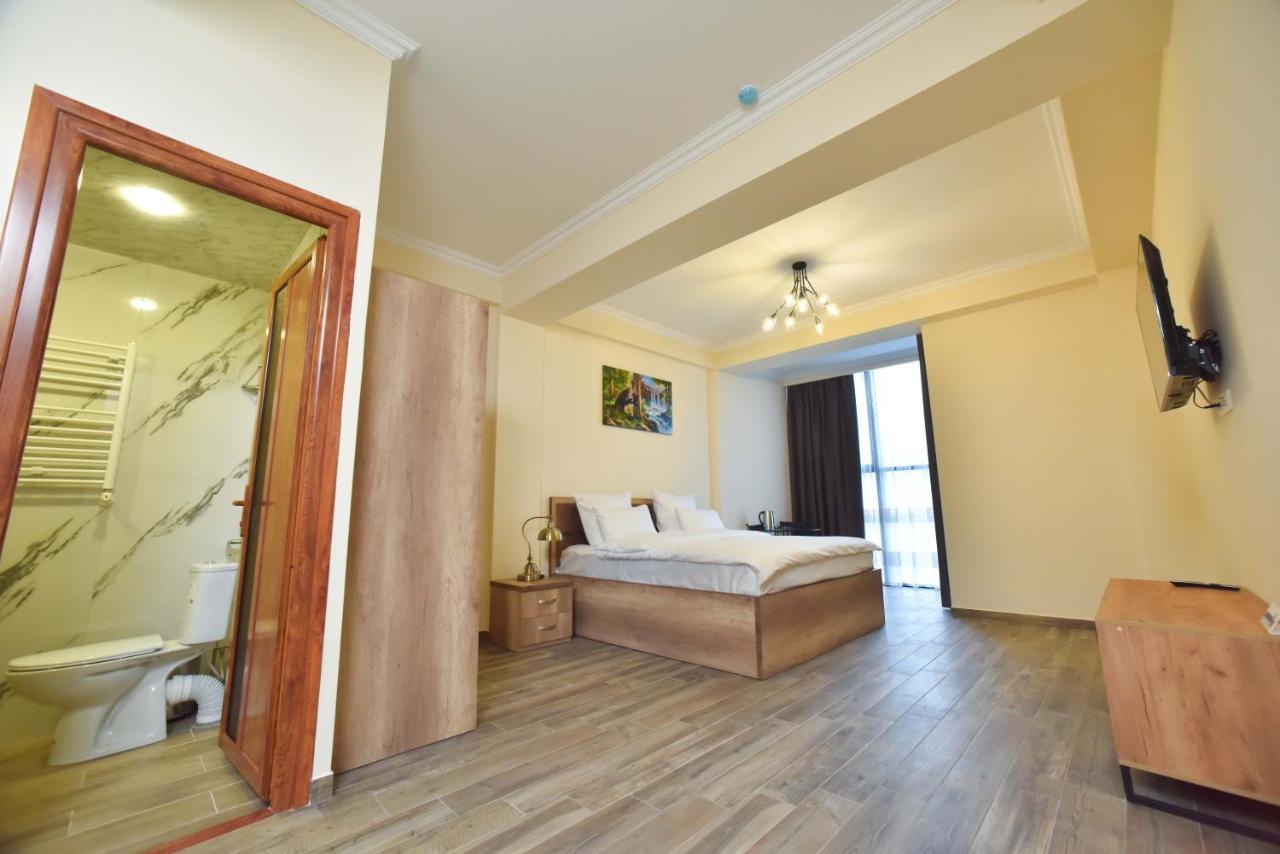 Altunyan Hotel Erywań Zewnętrze zdjęcie